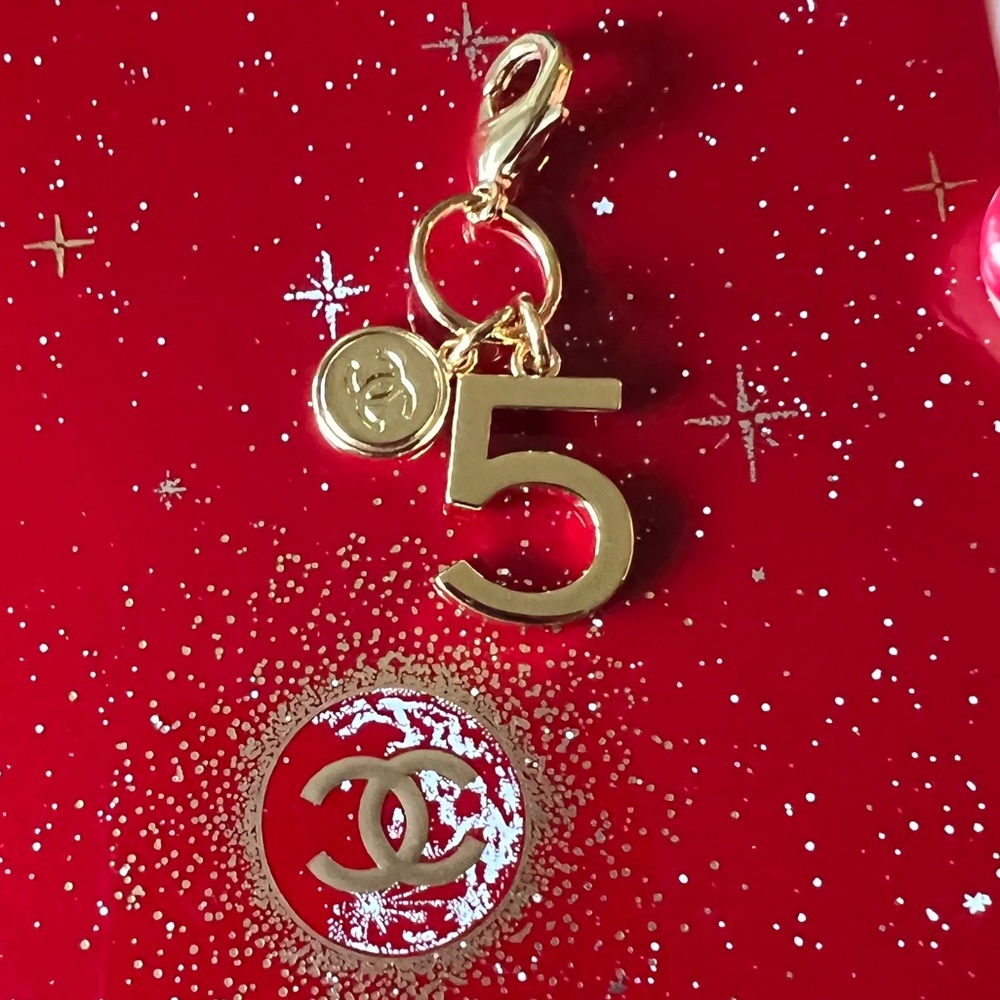 #5 Gold CHANEL Holiday 2023 Charm